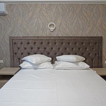 Hotel Tiara Ploiesti Exterior photo