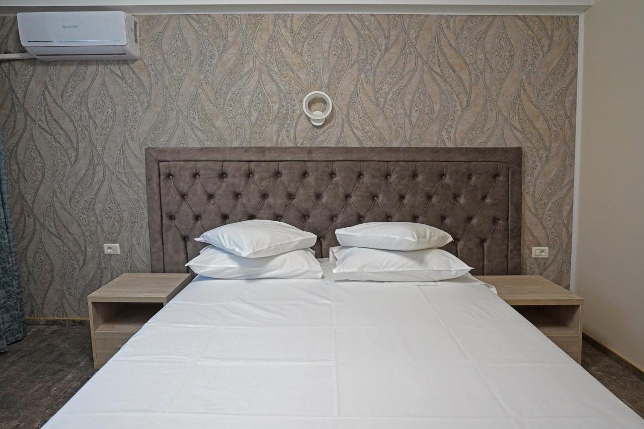 Hotel Tiara Ploiesti Exterior photo