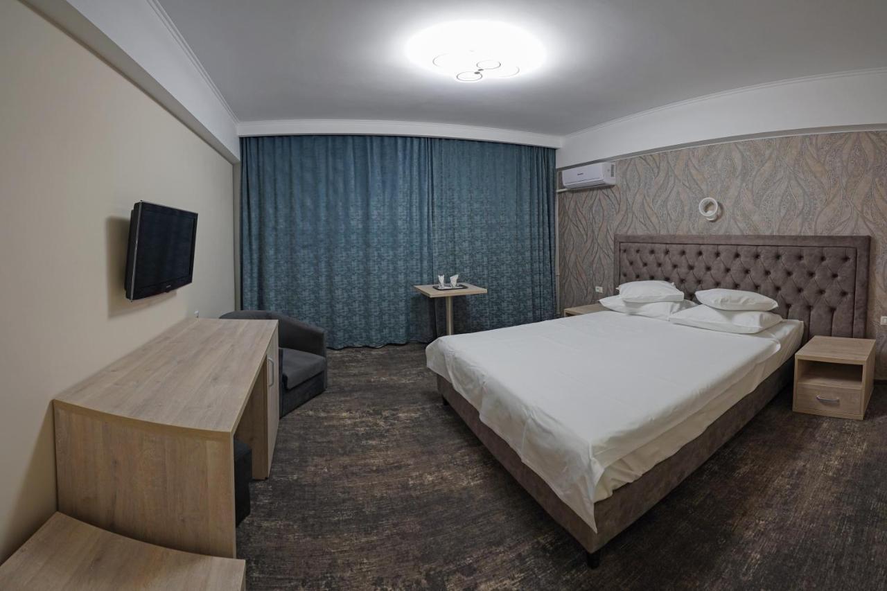 Hotel Tiara Ploiesti Exterior photo
