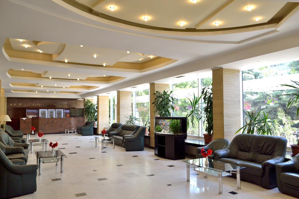 Hotel Tiara Ploiesti Exterior photo